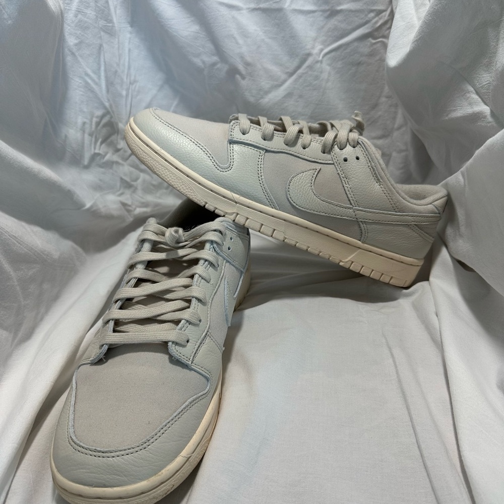 Nike Gray Sneakers Classic Casual Design